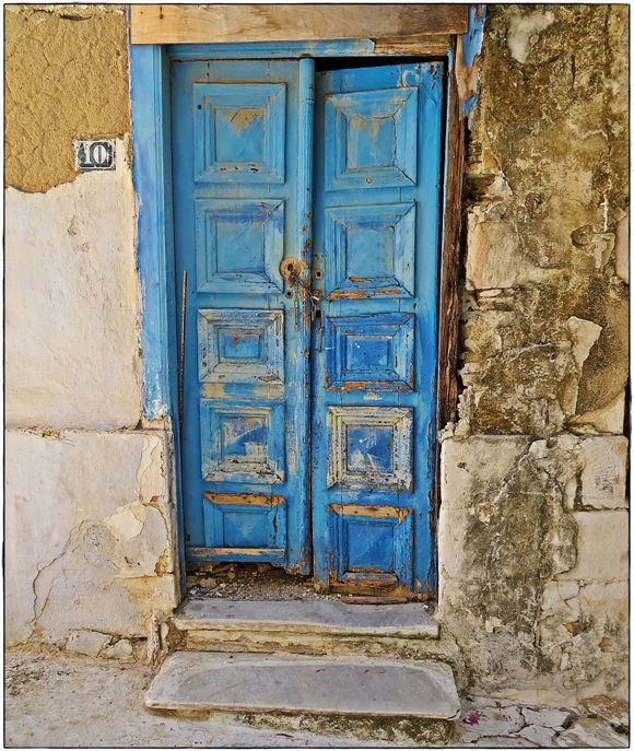 05-09-2022 Tinos: Old door