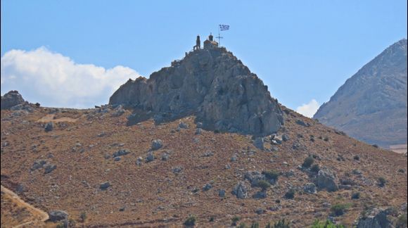 03-09-2023 Crete: Big rock with church Near Damnoni
