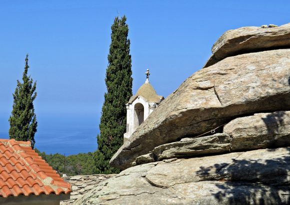 07-09-2018 Ikaria: Small monastery in the rocks