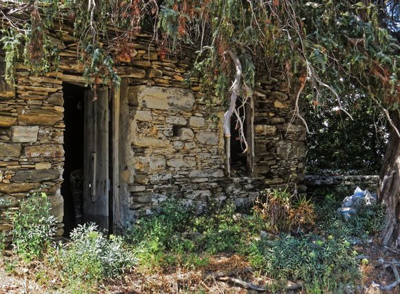 02-09-2018 Ikaria: An old shed