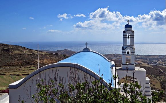 06-09-2023 Tinos: One of the churches in the landscape of Tinos