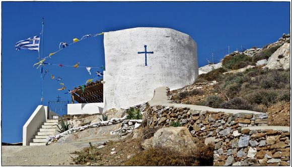 06-09-2022 Tinos: Near Agios Ioannis .........A nice small church in the middle of nowhere