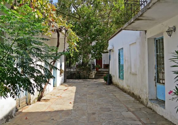 14-09-2020 Ikaria: Very quit in a little village somewhere on Ikaria