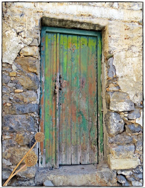 12-09-2021 Myrthios: Just an old door in Myrthios