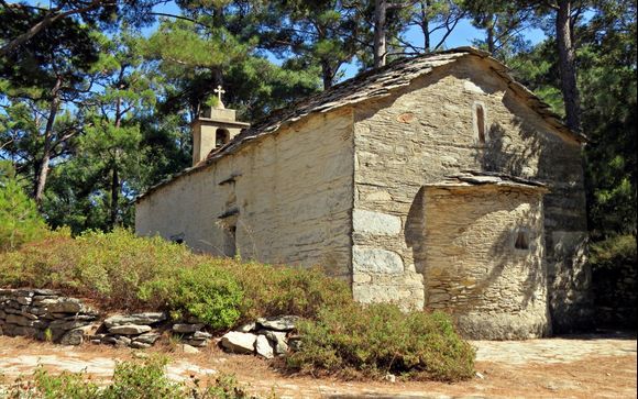17-09-2019 Ikaria: Small old church in the middle of nowhere 