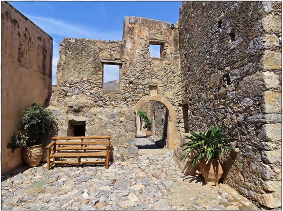 10-09-2023 Crete: An old monastery near Preveli