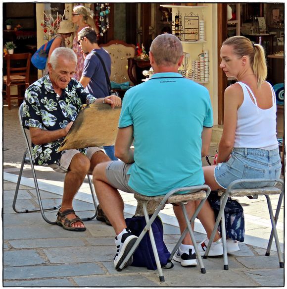 26-09-2023 Crete: Rethymnon .........Streetartist in action 😉