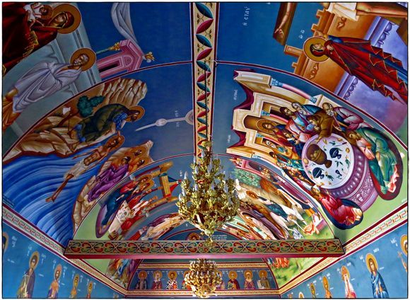02-10-2019 Kos: Mastichari .......A colorful ceiling in a church 