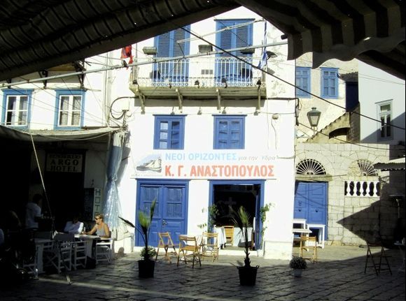 Taverna by the port