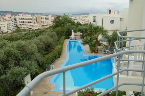 nice swimming pool in Crete