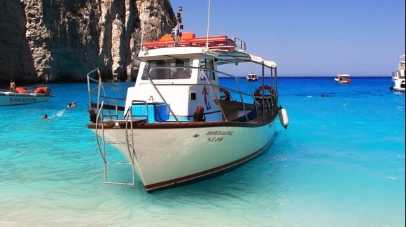 We sail to the shipwreck on Navagio 3
