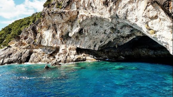 Meganisi - Papanikoli cave