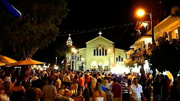 24/08 : St. Dionysios Day. Great celebration of the Patron Saint of the island. Public feast
and Procession of Aghios Dionysios relics in Zakynthos town