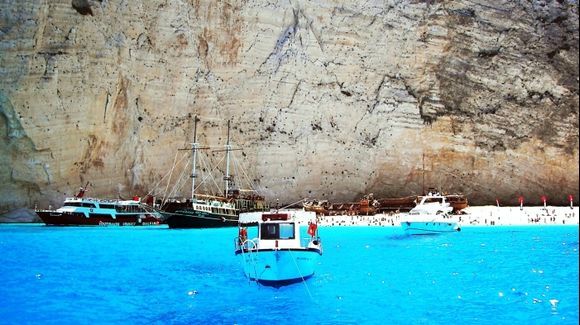 We sail to the shipwreck on Navagio 2