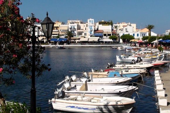 Agios Nikolaos - walk around the city -freshwater lake Voulismeni in the center town