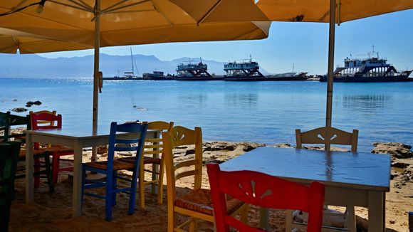 relax on the island of Elafonissos