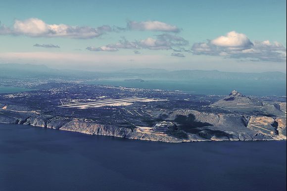 Akrotiri Peninsula from the northeast showing from left to right Souda Harbor, airport, Mount Skloka and, in the distance, Agia Theodoros island.