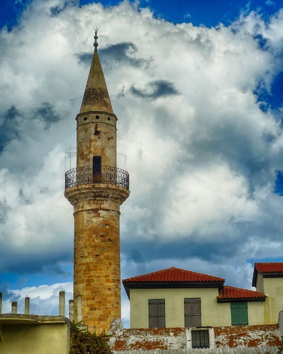 Seen above the rooftops of the beautiful Splantzia quarter, Ahmet Aga Minaret is one of Hania’s two remaining minarets from the Ottoman era. 
