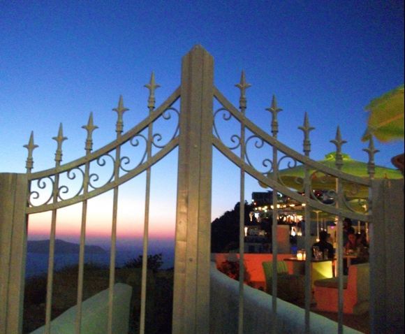 Gateway to paradise, Fira.