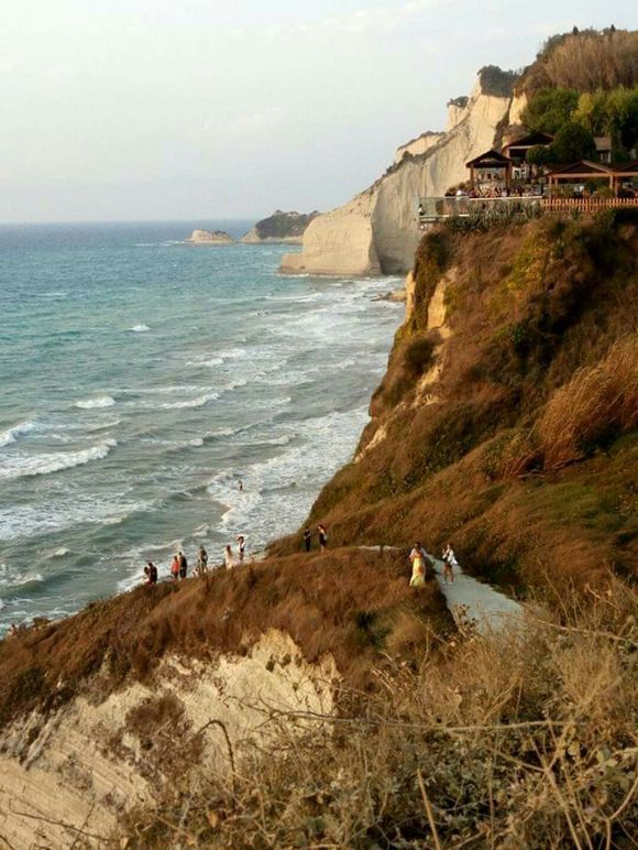 Loggas beach cliff (Peroulades)