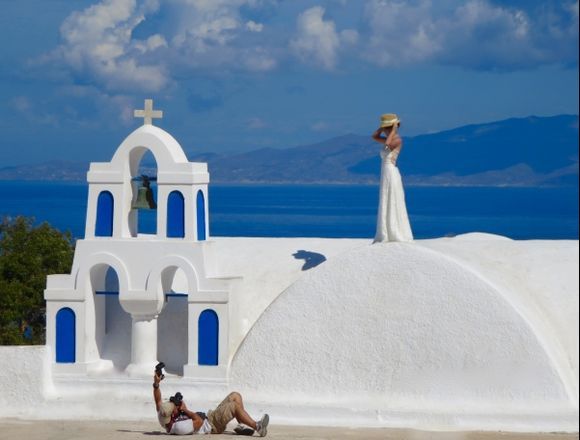 Beautiful bride in straw hat with her photographer