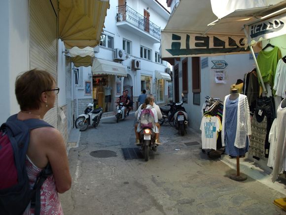 Everywhere, EVERYWHERE were mopeds with (helmetless) riders. Mums with kids, old men, women, youngsters - all seemed to zoom around town with no interference from police.