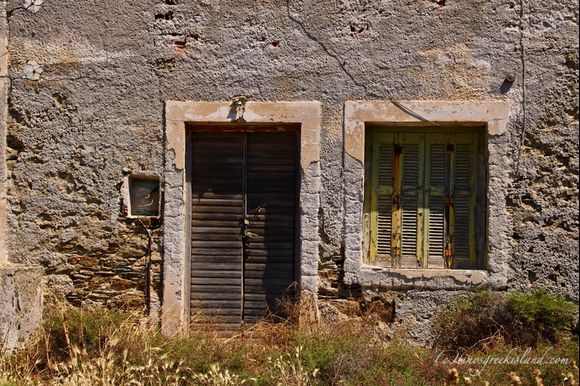old doors and windows in Agios Fokas, Tinos https://tinosgreekisland.com/2019/07/05/old-doors-windows/
