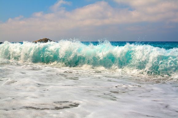 Big waves on Kathisma Beach