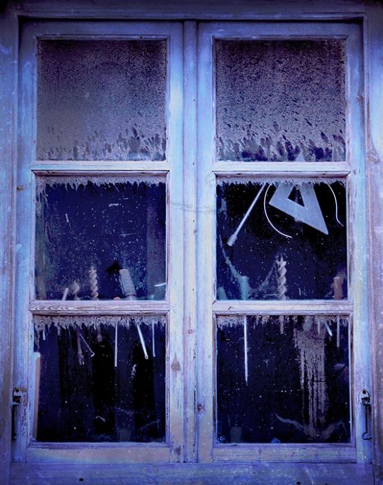 Carpenter\'s Window, Lalakia
