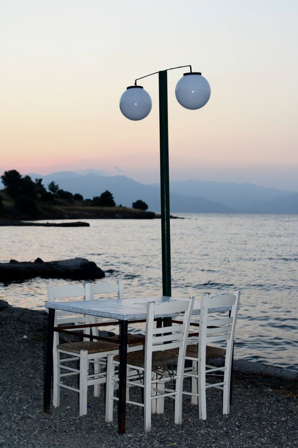 Seaside dining 