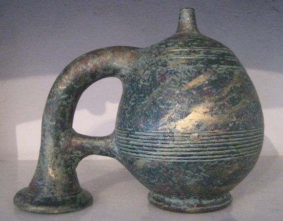 Art in Apiranthos. An old wine pot.