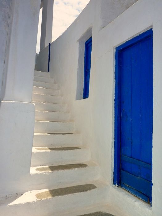 Blue and white facade and steps, Skalados