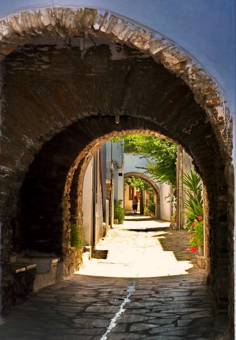 Arched alley, Steni