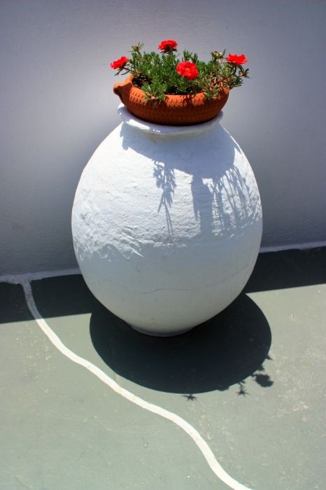 White pot at Aghios Stefanos Bay taverna