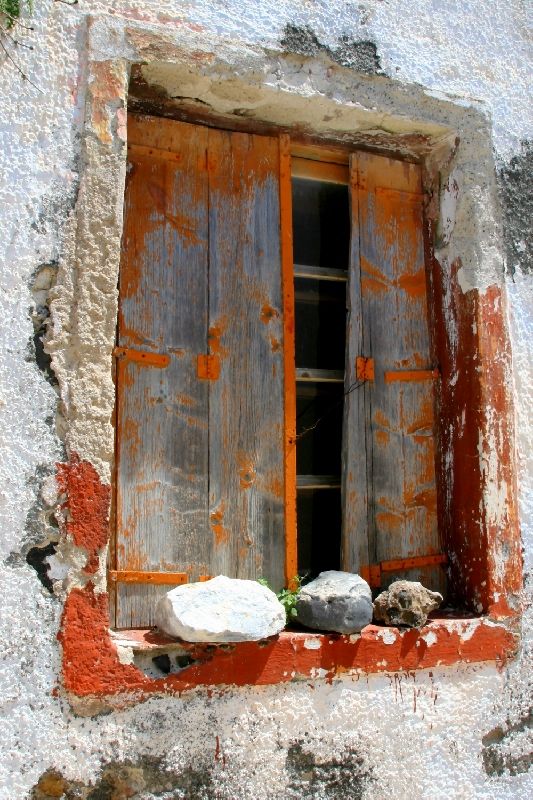 Decayed window, Pyrgos