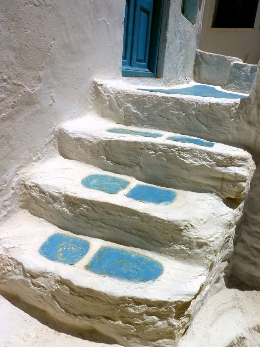 Entrance with blue and white steps