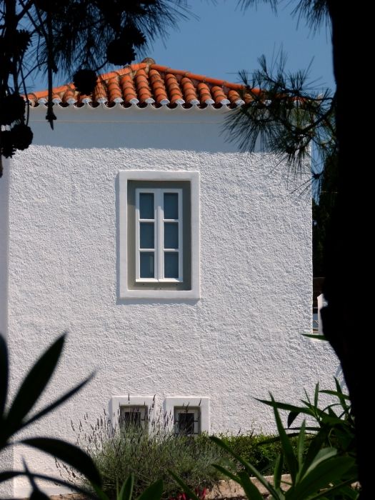 Mansion with white facade and red tiled roof
