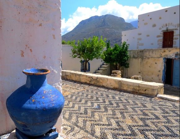 Blue pot inside Megalo Chorio monastery