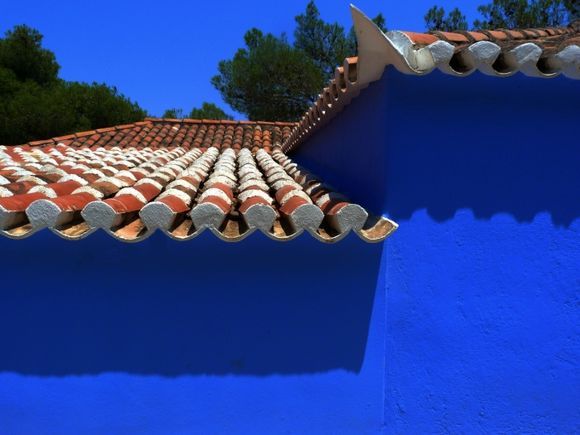 Blue wall and red tiles