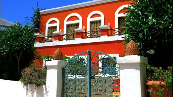 Red villa, Emborio