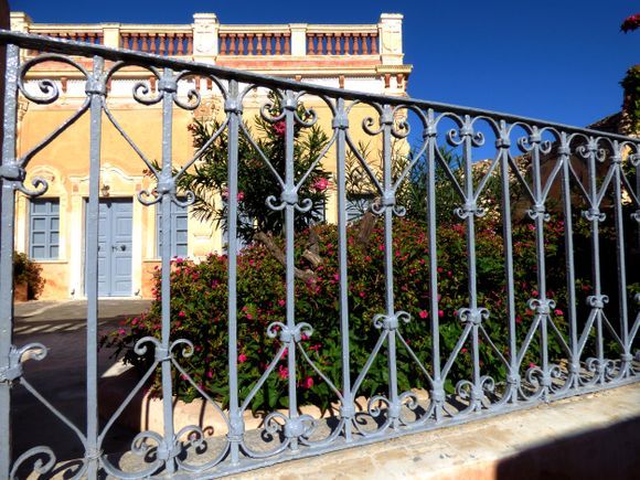 Facade, Oia