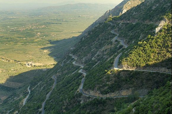 road to Anavriti, small mountainvillage in Taigetos, wonderfull views and  many hikingpossibilities. 