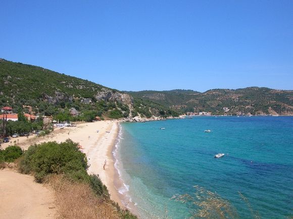 The beach of Micro - South Pelion
From here you have a little walk of 20 minutes to get at the beach of Platanias, on the other site of the rocks