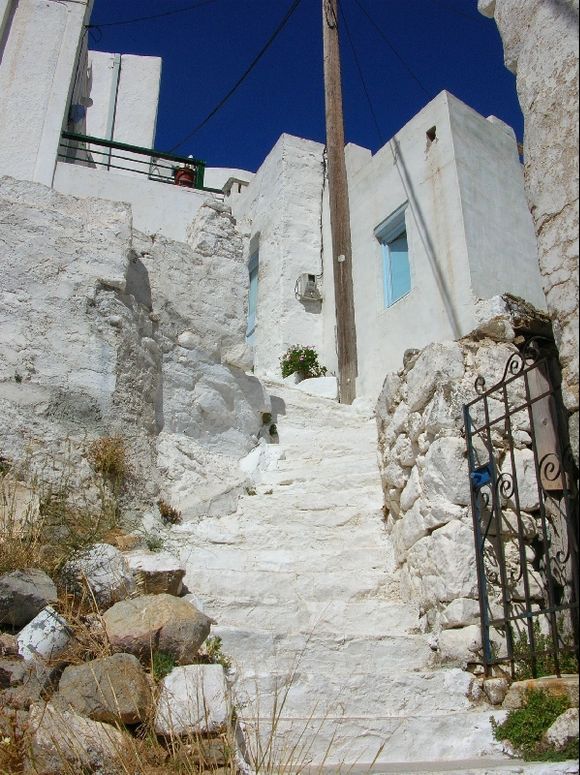 the climbing streets of chora