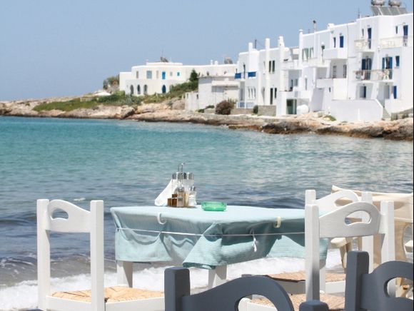 Glafkos Cafe overlooking Agios Dimitrios Beach behind Naoussa harbour