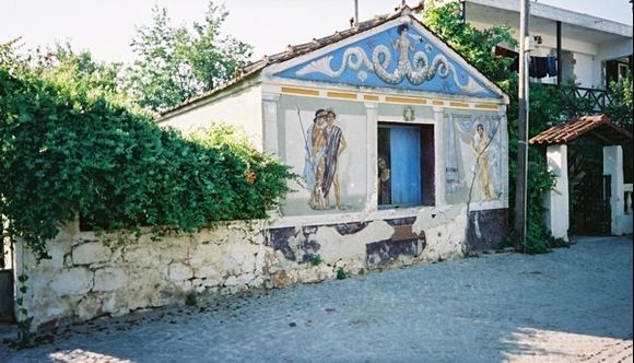 Other side of painted house in Afitos