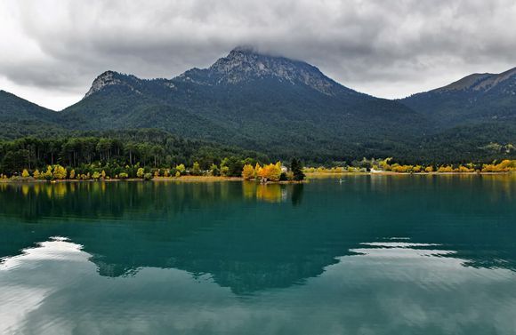 Lake Doxa in the Peloponnese, dressed in autumn colours