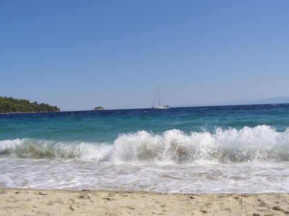 Ambelakia beach-big waves