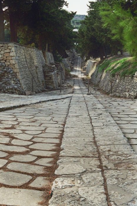 Old road, Knossos
