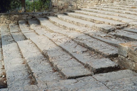 Old steps, Knossos